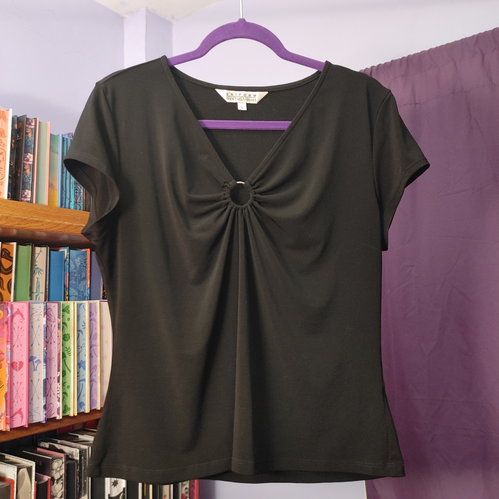 Uniform John Paul Richard Black O-Ring V-Neck Top Size L